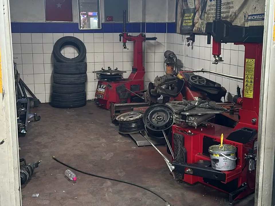 Bakır Oto Lastik atölye ve lastik ekipmanları